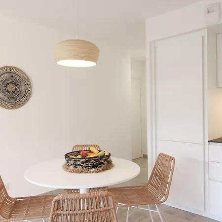 Alizee, Airco, Pool And Near Apartament